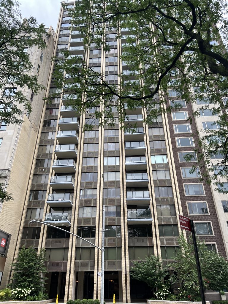 985 Fifth Avenue existing 25-story rental building